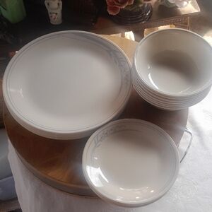 Elegant Off White Dinnerware Set